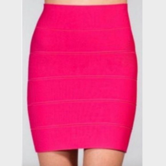 BCBG MaxAzria Simone Textured Power Skirt - Picture 3 of 6